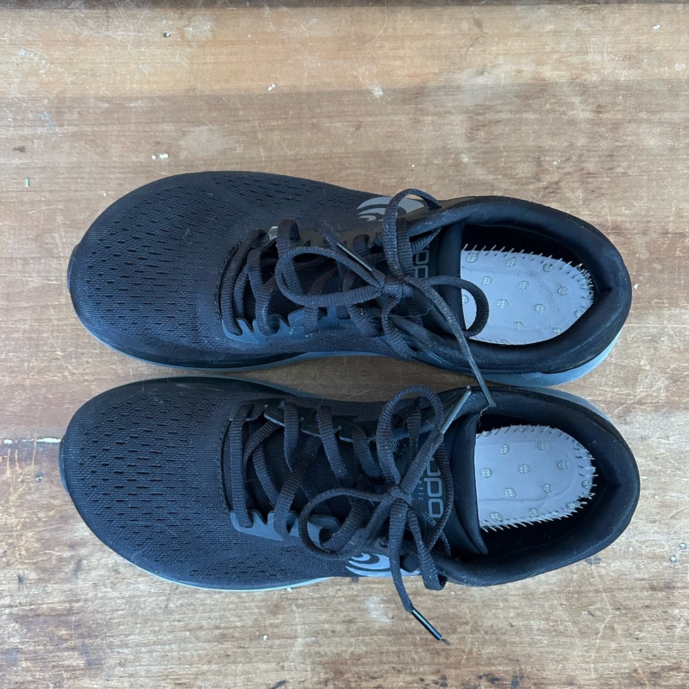 Black Topo Phantom 3 Women’s sneaker size 9.5